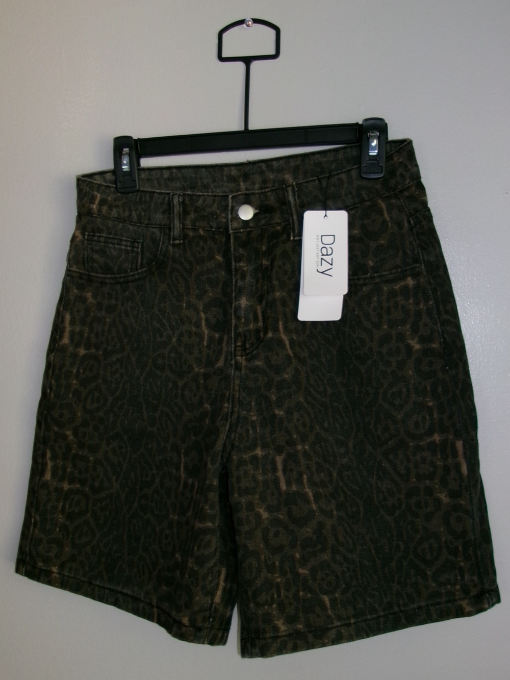 NWT Dazy leopard print jorts